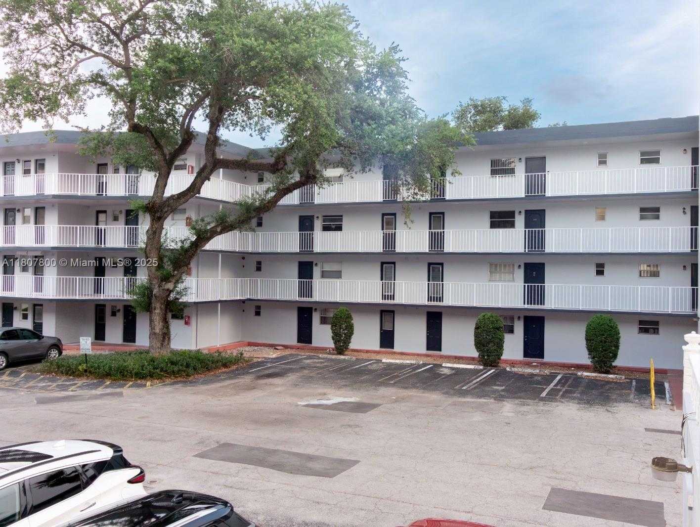 Small Image of 447 NORTH EAST 195TH ST #217, Miami Number 3