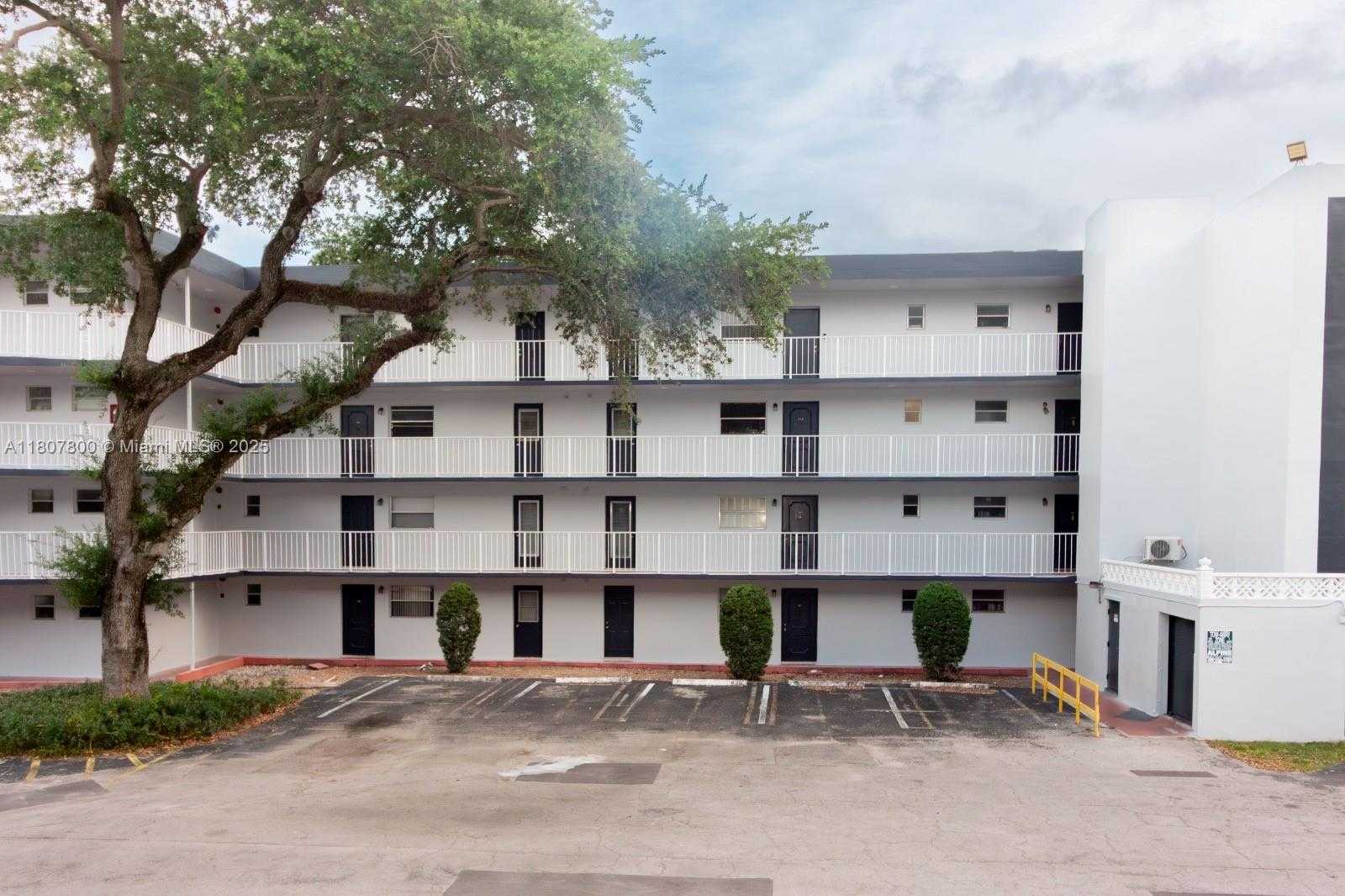 Small Image of 447 NORTH EAST 195TH ST #217, Miami Number 4