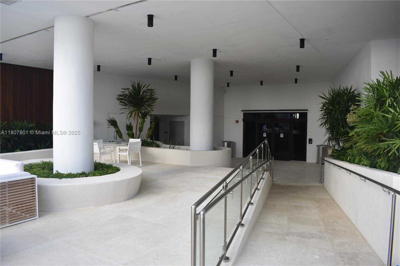 Small Image of 6365 COLLINS AVE #2110, Miami Beach Number 14