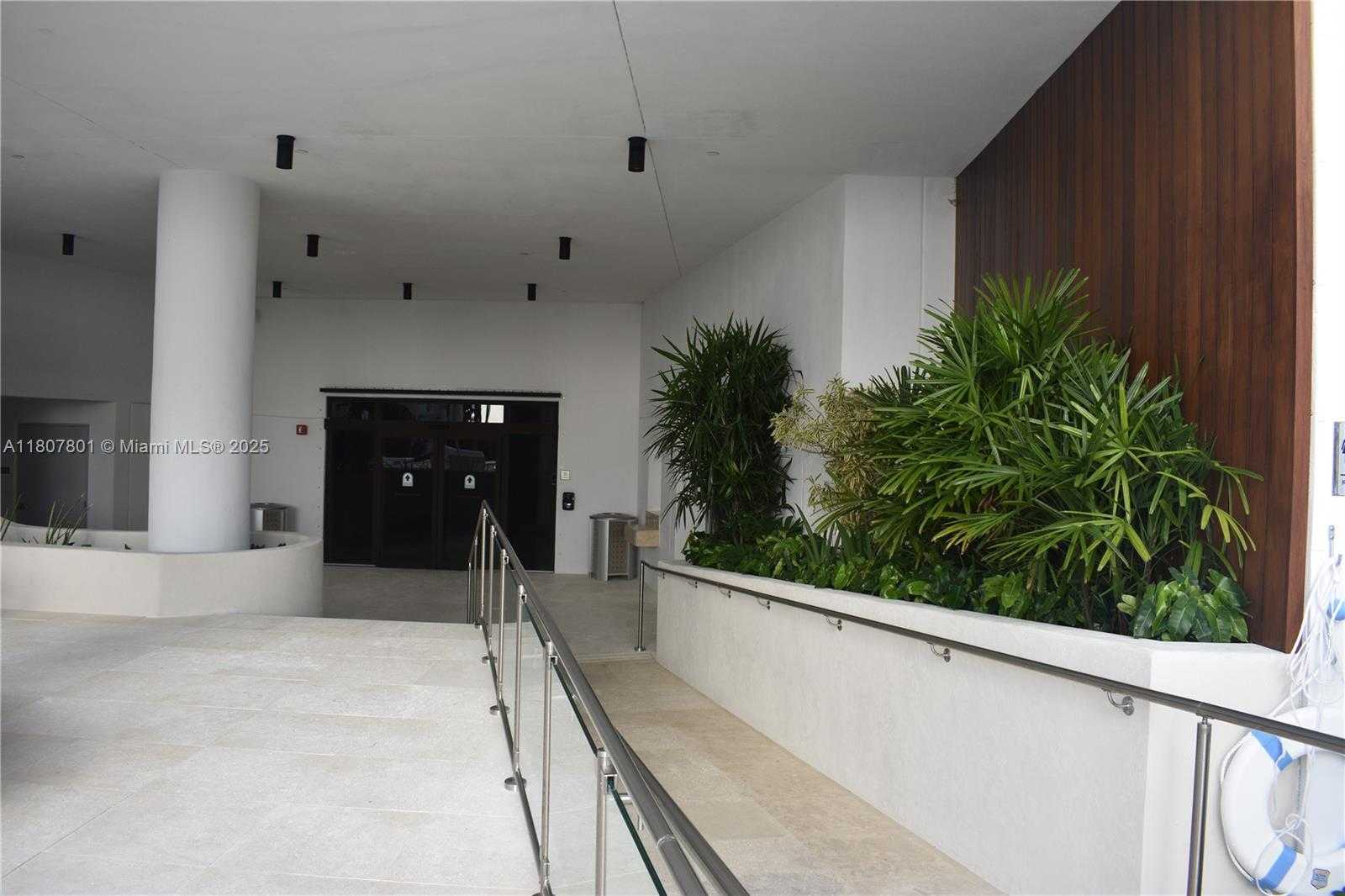 Small Image of 6365 COLLINS AVE #2110, Miami Beach Number 15