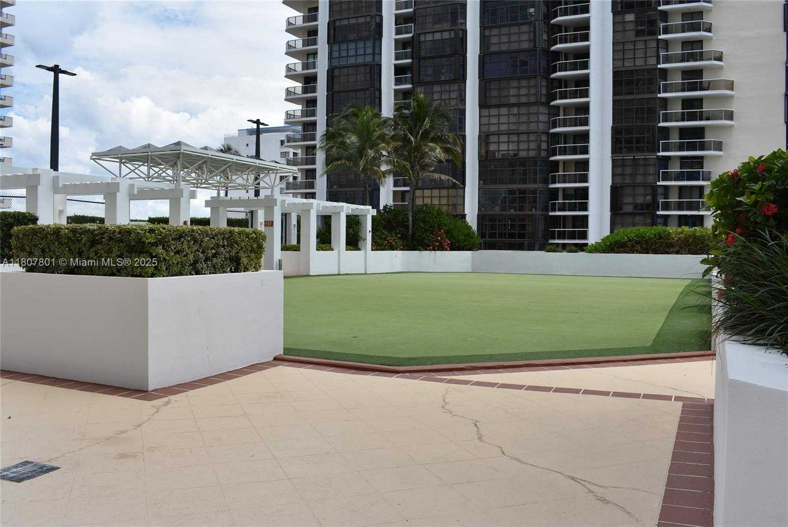 Small Image of 6365 COLLINS AVE #2110, Miami Beach Number 17