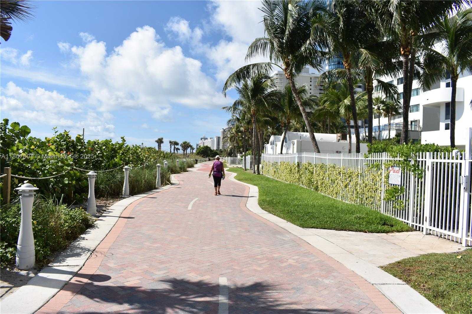 Small Image of 6365 COLLINS AVE #2110, Miami Beach Number 26