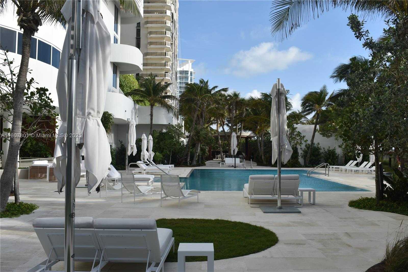 Small Image of 6365 COLLINS AVE #2110, Miami Beach Number 4