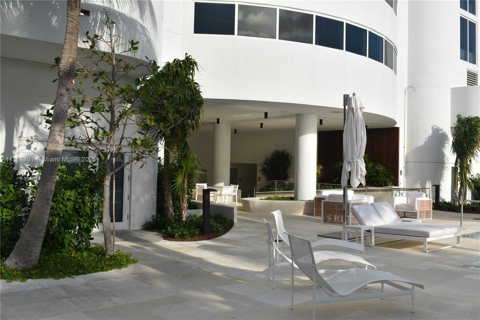 Small Image of 6365 COLLINS AVE #2110, Miami Beach Number 5