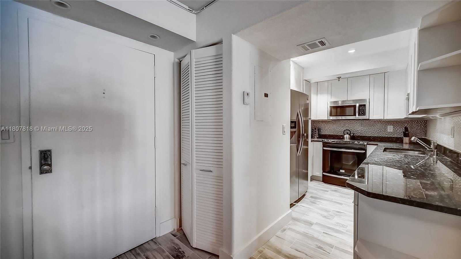 Small Image of 2401 COLLINS AVE #1410, Miami Beach Number 11