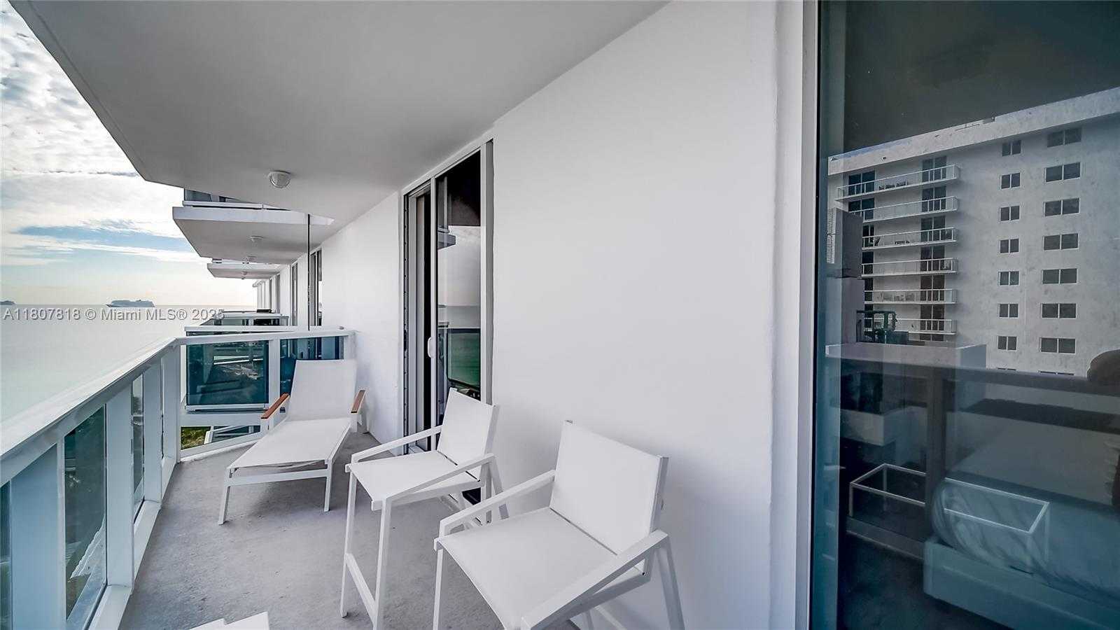 Small Image of 2401 COLLINS AVE #1410, Miami Beach Number 16