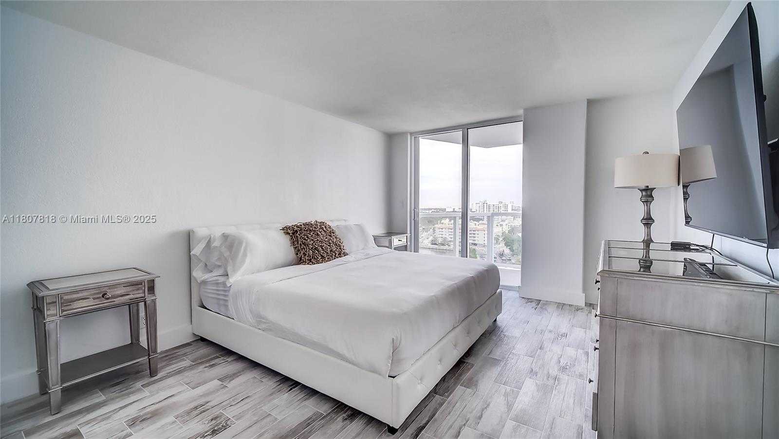 Small Image of 2401 COLLINS AVE #1410, Miami Beach Number 18