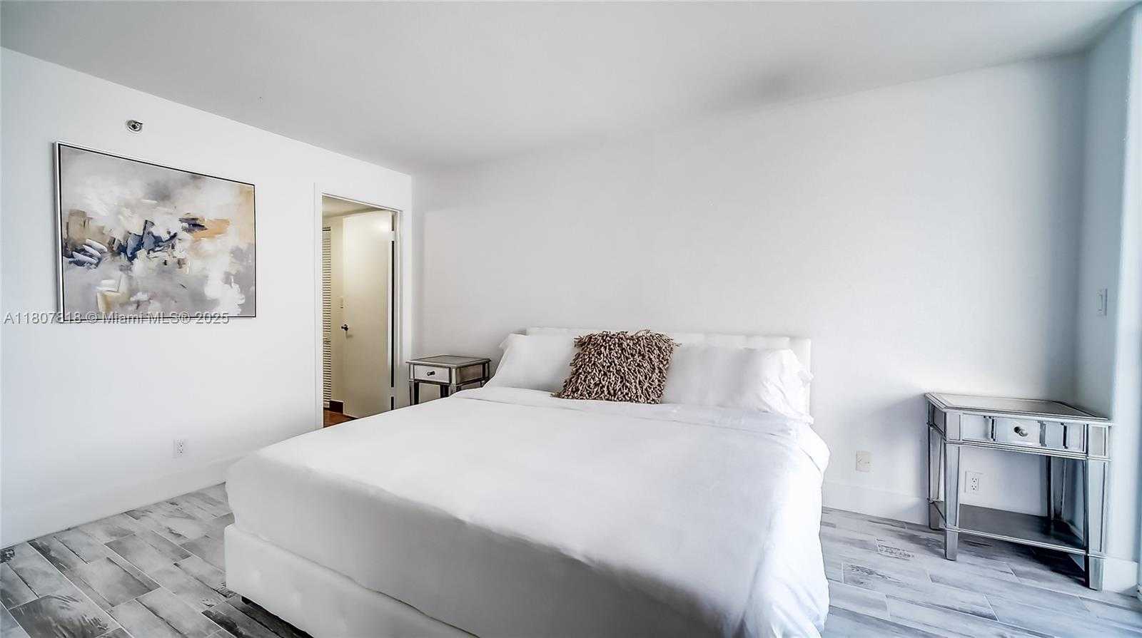 Small Image of 2401 COLLINS AVE #1410, Miami Beach Number 19