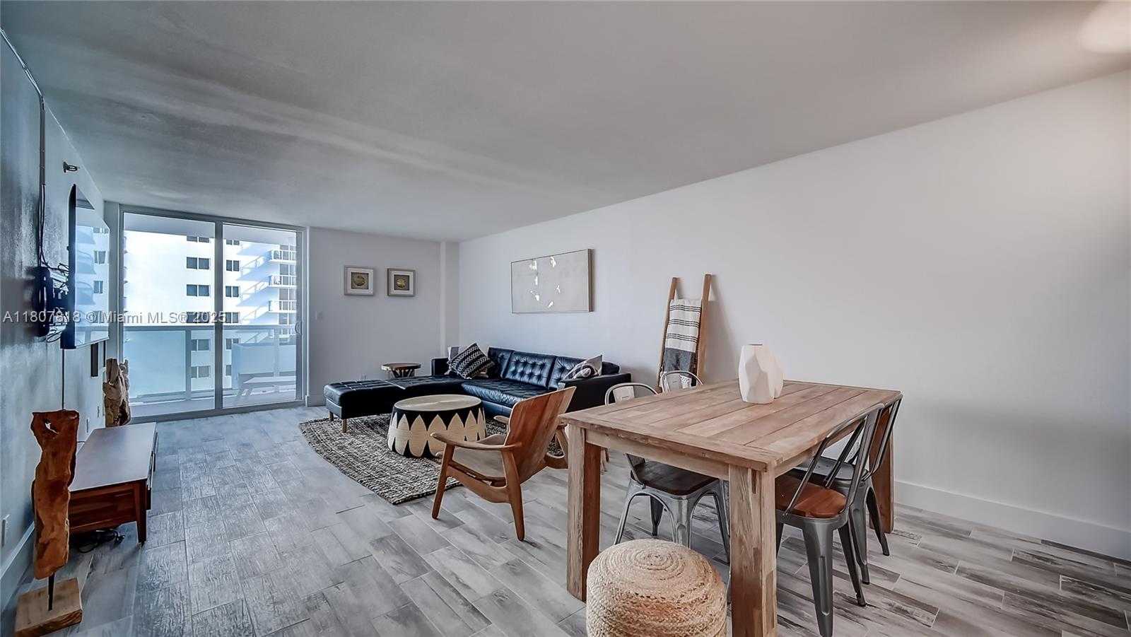 Small Image of 2401 COLLINS AVE #1410, Miami Beach Number 2