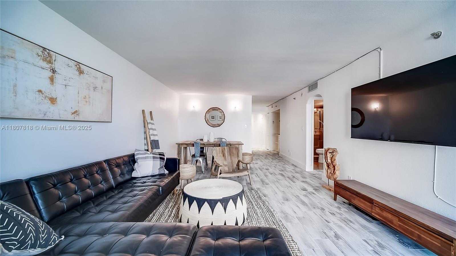 Small Image of 2401 COLLINS AVE #1410, Miami Beach Number 21