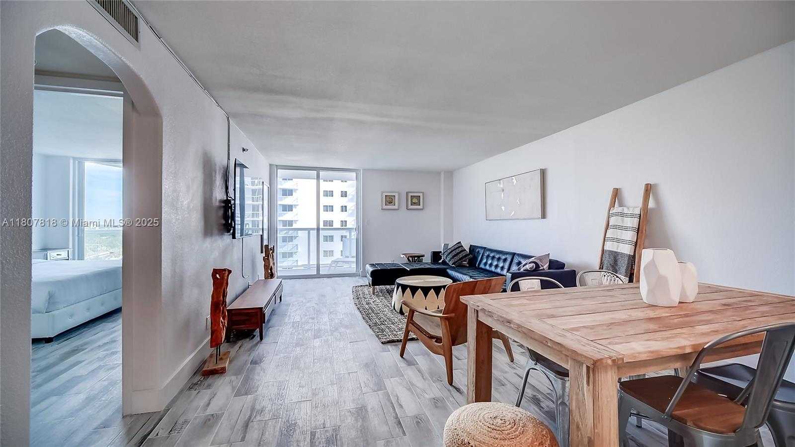 Small Image of 2401 COLLINS AVE #1410, Miami Beach Number 22