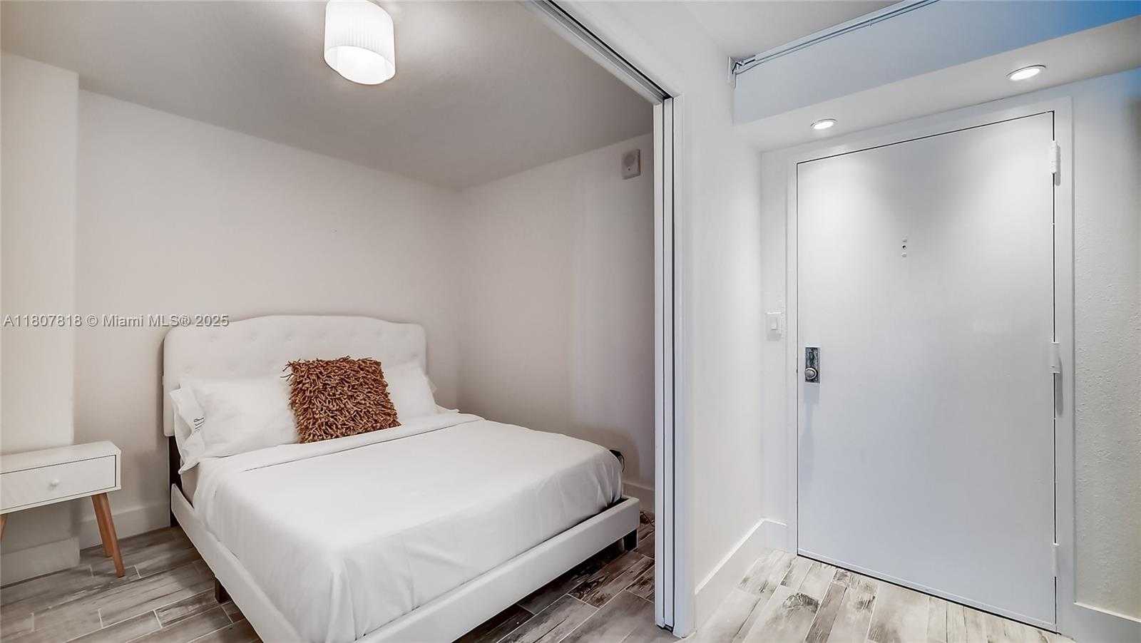 Small Image of 2401 COLLINS AVE #1410, Miami Beach Number 24