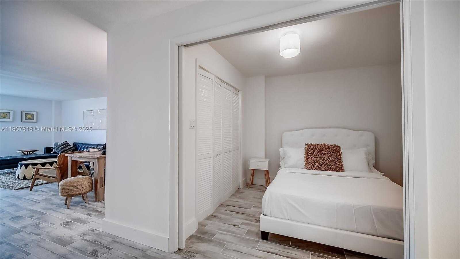 Small Image of 2401 COLLINS AVE #1410, Miami Beach Number 25