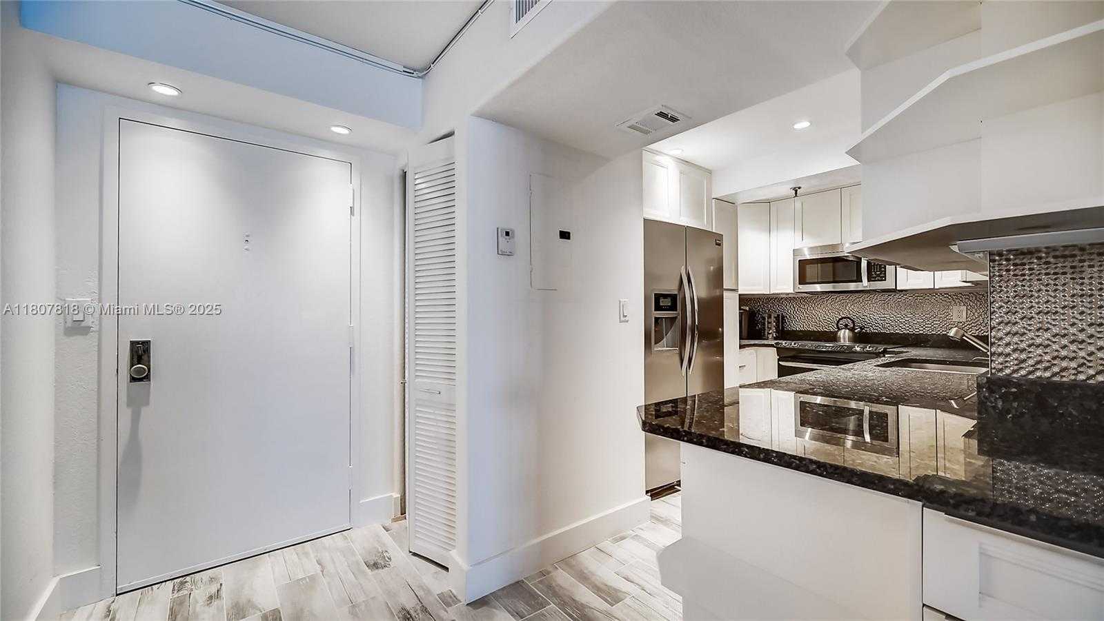 Small Image of 2401 COLLINS AVE #1410, Miami Beach Number 26