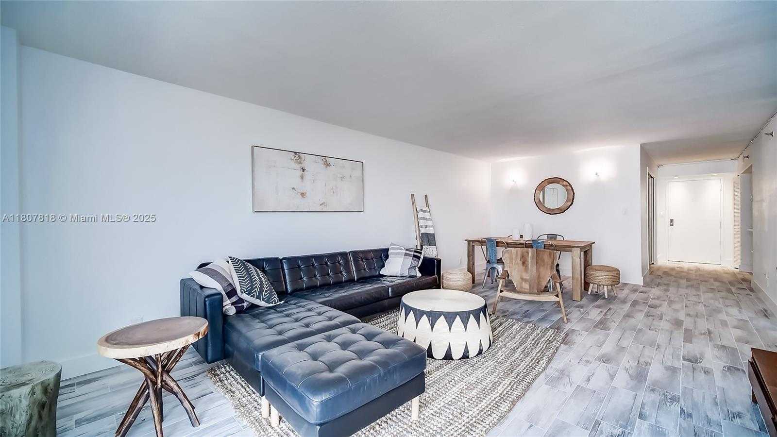 Small Image of 2401 COLLINS AVE #1410, Miami Beach Number 3