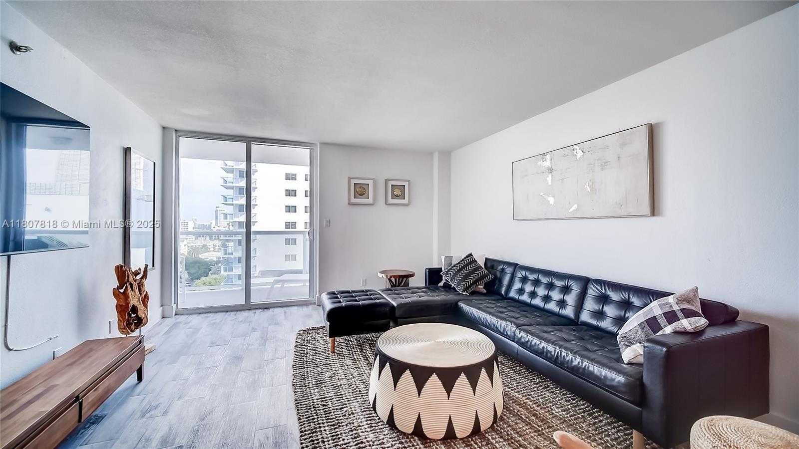 Small Image of 2401 COLLINS AVE #1410, Miami Beach Number 4
