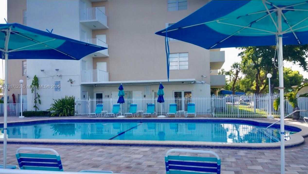 Small Image of 1455 NORTH TREASURE DR #4M, North Bay Village Number 5