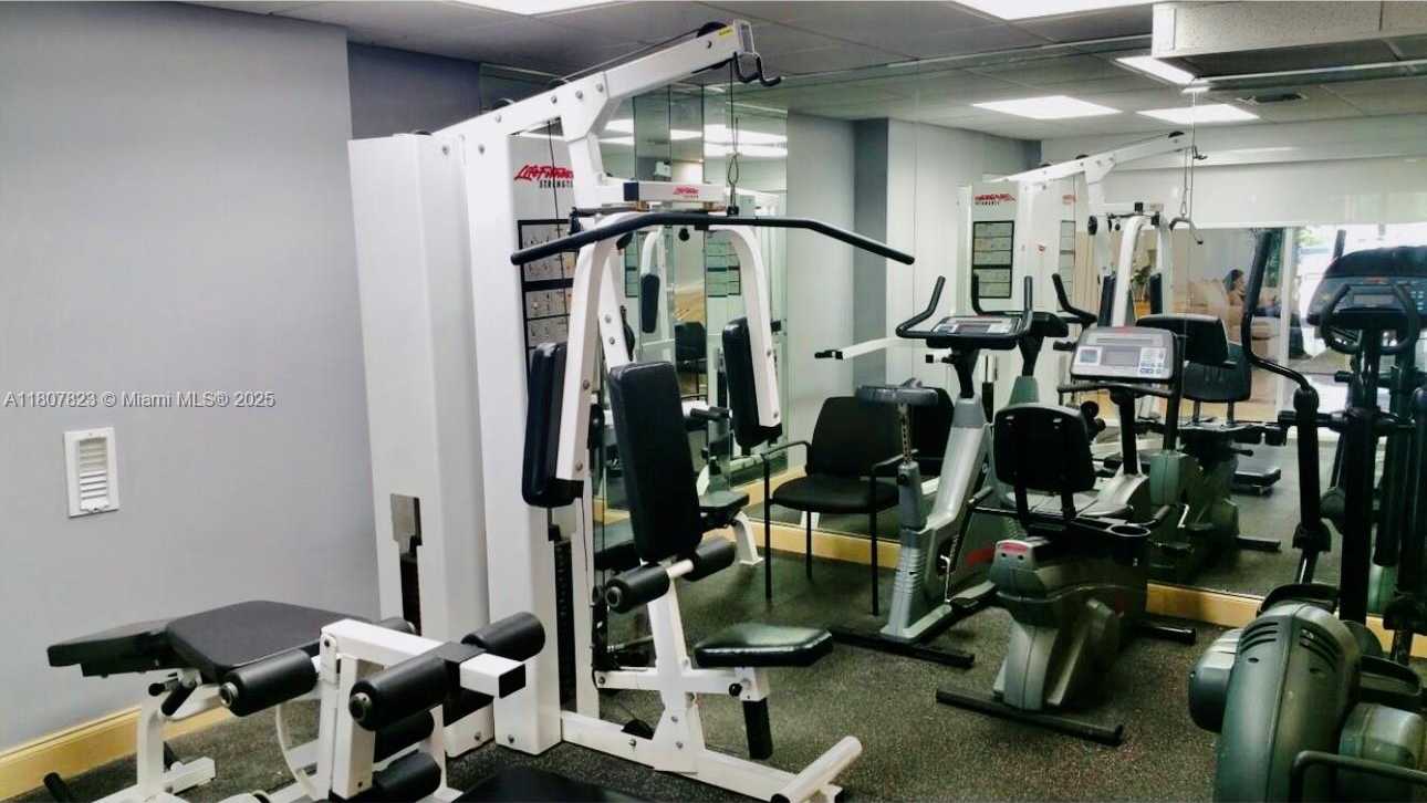 Small Image of 1455 NORTH TREASURE DR #4M, North Bay Village Number 7
