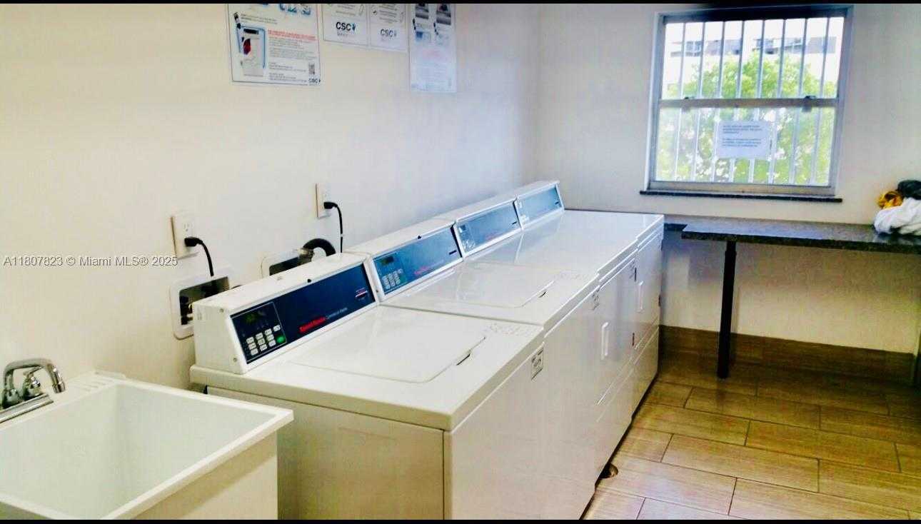 Small Image of 1455 NORTH TREASURE DR #4M, North Bay Village Number 8
