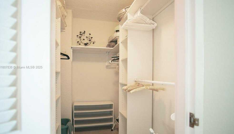 Small Image of 2501 SOUTH OCEAN DR #520, Hollywood Number 9