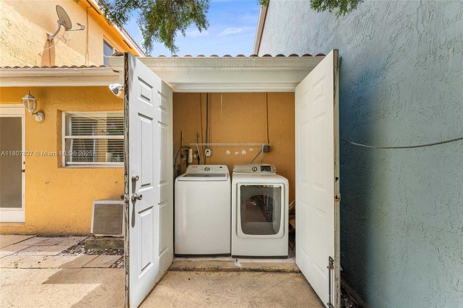 Small Image of 10819 NORTH WEST 51ST LN, Doral Number 11