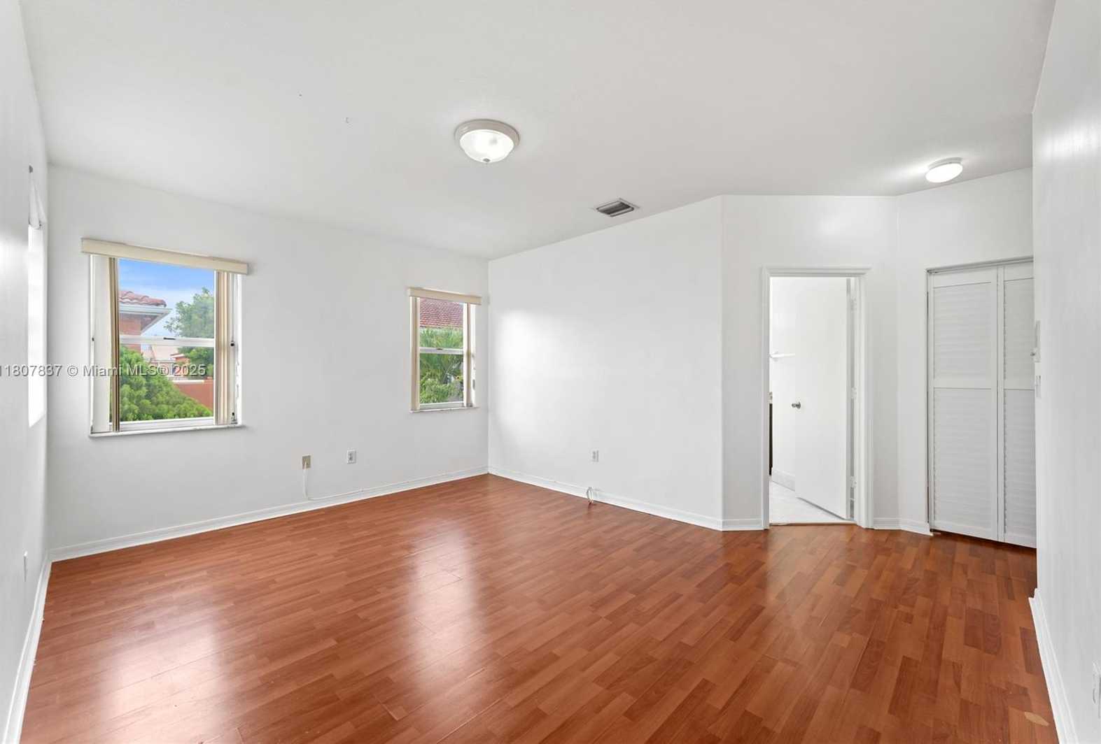 Small Image of 10819 NORTH WEST 51ST LN, Doral Number 19