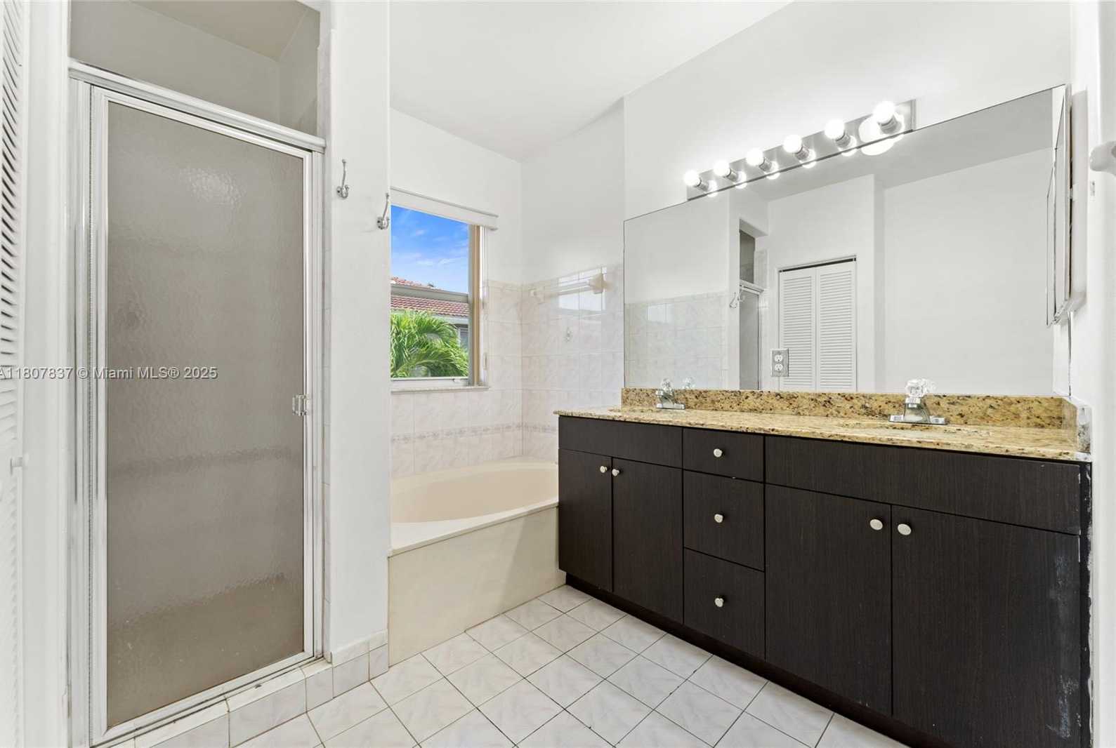 Small Image of 10819 NORTH WEST 51ST LN, Doral Number 24