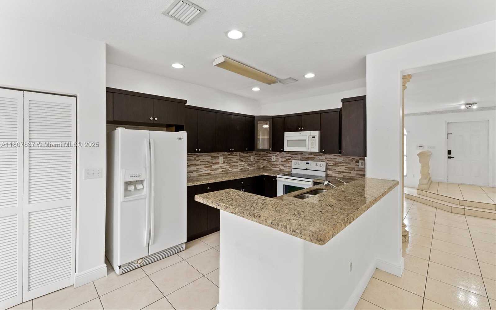 Small Image of 10819 NORTH WEST 51ST LN, Doral Number 9