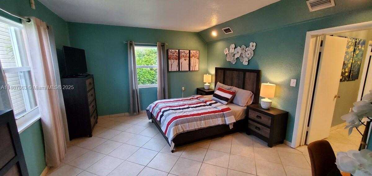 Small Image of 1679 NORTH EAST 175TH ST, North Miami Beach Number 15