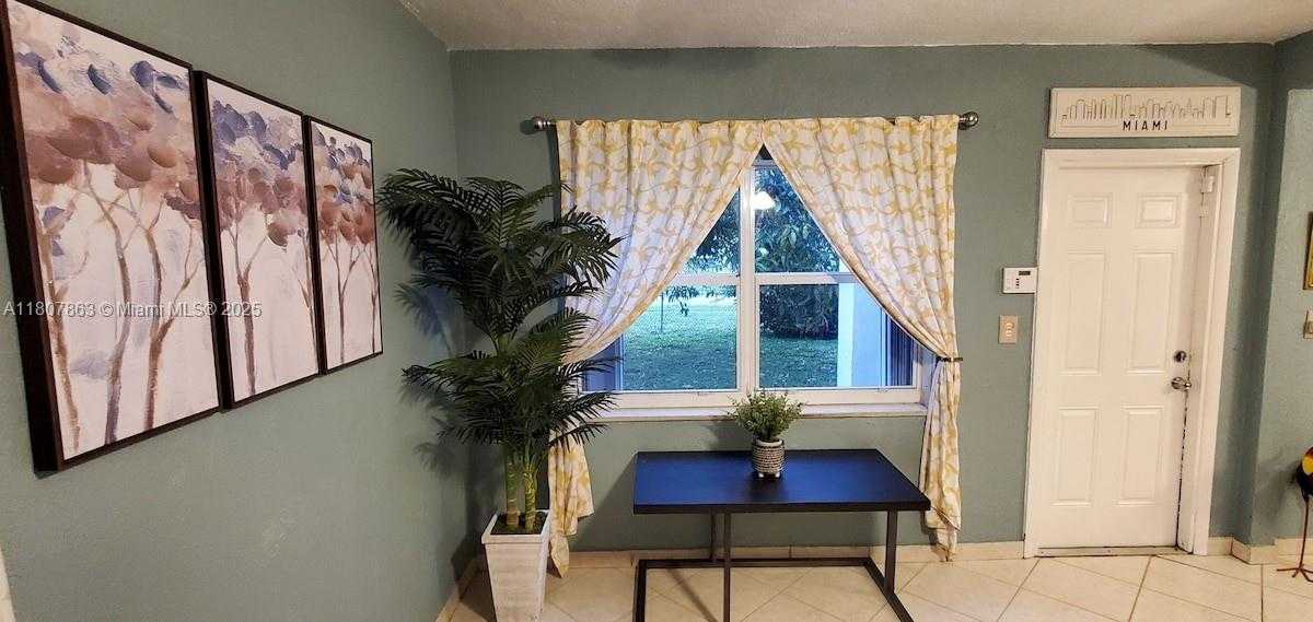 Small Image of 1679 NORTH EAST 175TH ST, North Miami Beach Number 4