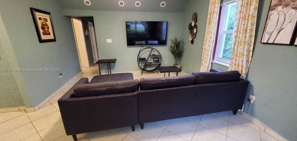Small Image of 1679 NORTH EAST 175TH ST, North Miami Beach Number 5