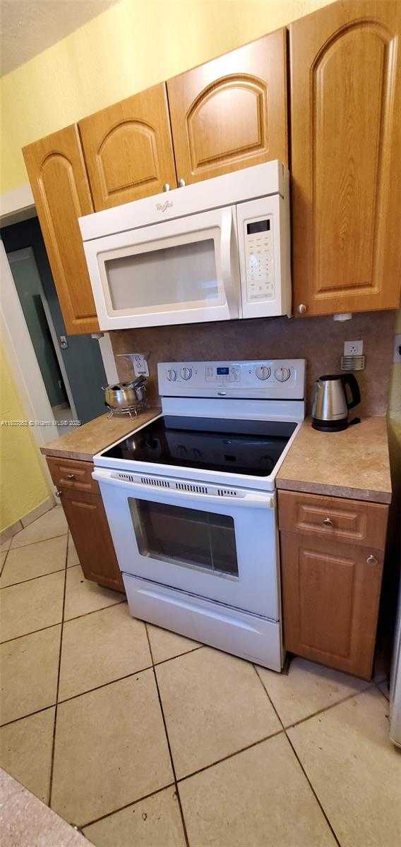 Small Image of 1679 NORTH EAST 175TH ST, North Miami Beach Number 6