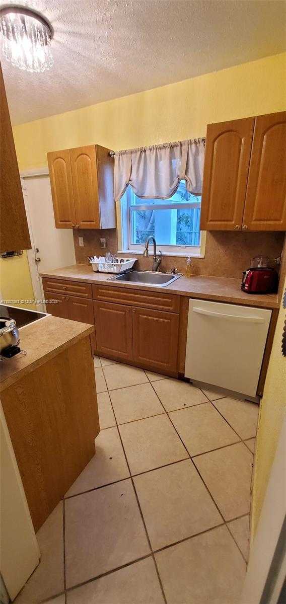 Small Image of 1679 NORTH EAST 175TH ST, North Miami Beach Number 7
