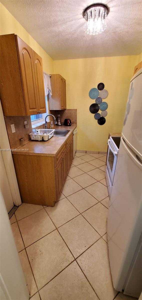 Small Image of 1679 NORTH EAST 175TH ST, North Miami Beach Number 8