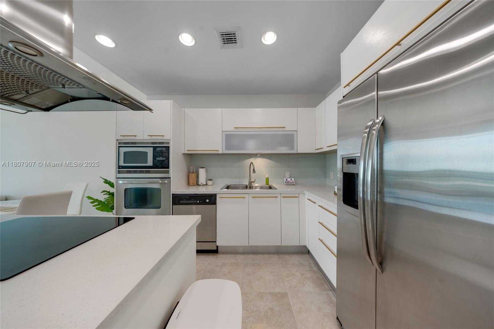 Small Image of 7930 EAST DR #DR, North Bay Village Number 12