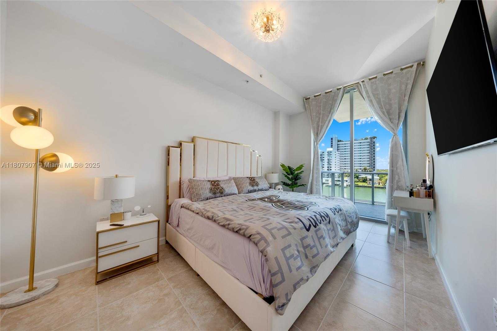 Small Image of 7930 EAST DR #DR, North Bay Village Number 13
