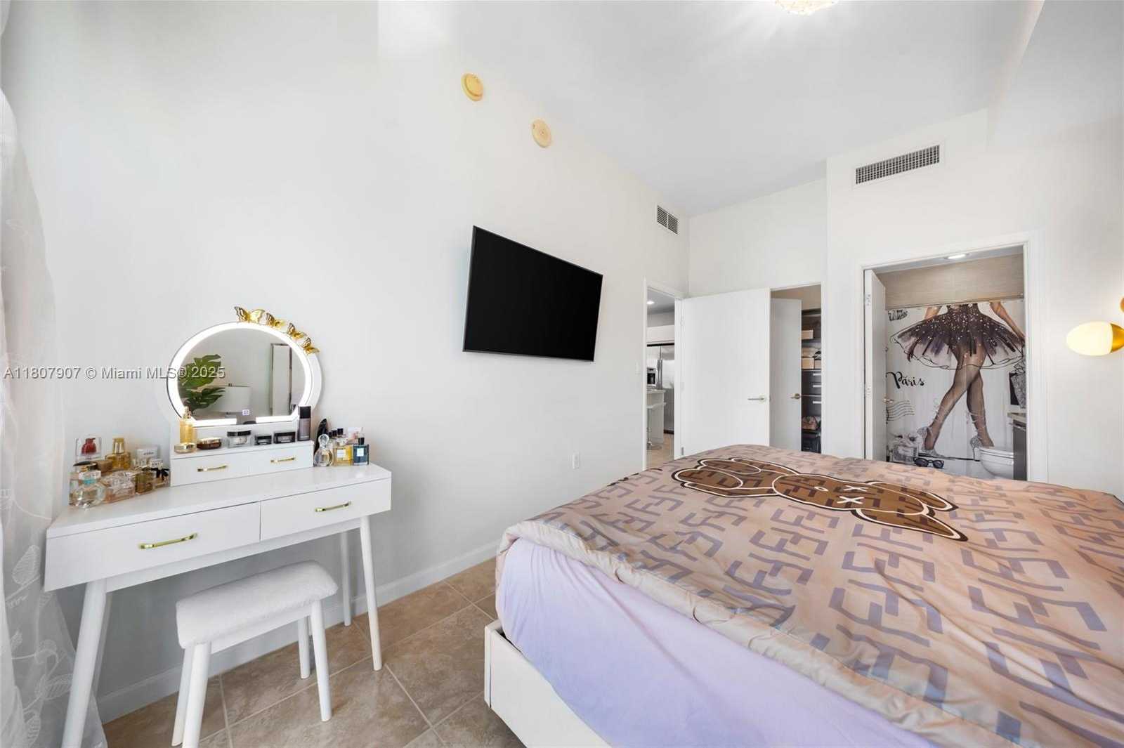 Small Image of 7930 EAST DR #DR, North Bay Village Number 15