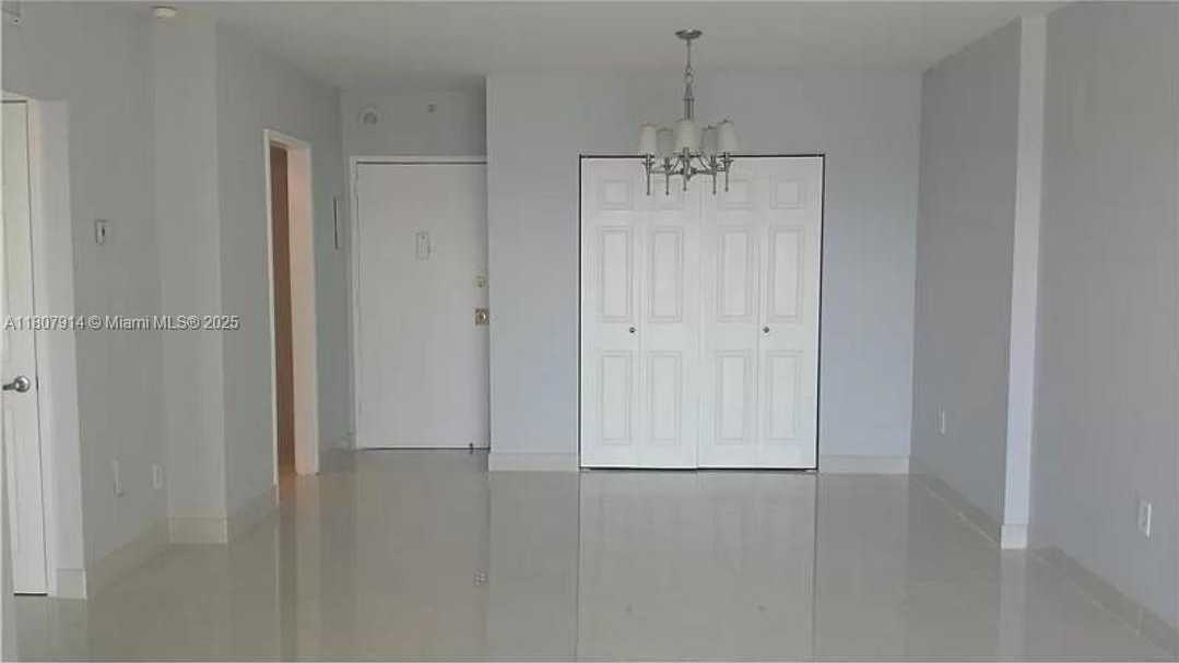Small Image of 400 #1004, Sunny Isles Beach Number 3
