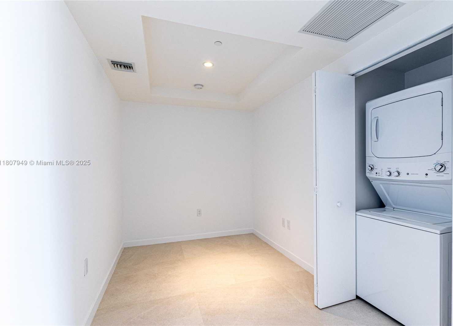 Small Image of 45 SOUTH WEST 9TH ST #3302, Miami Number 10