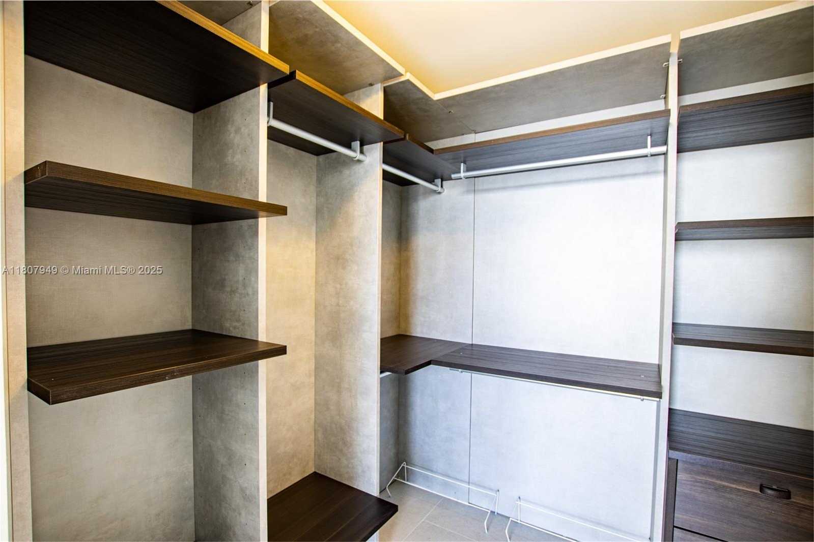 Small Image of 45 SOUTH WEST 9TH ST #3302, Miami Number 15