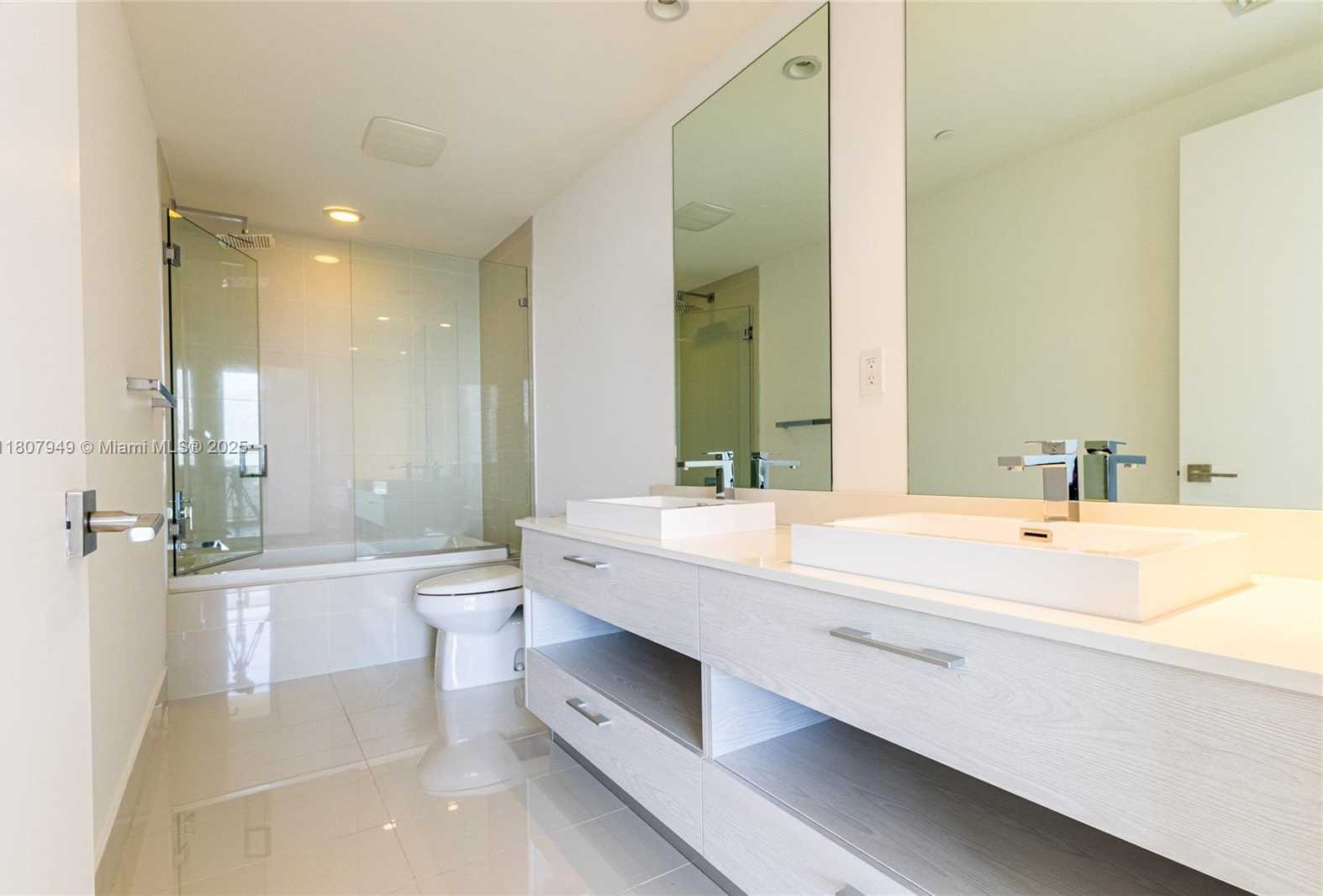 Small Image of 45 SOUTH WEST 9TH ST #3302, Miami Number 17