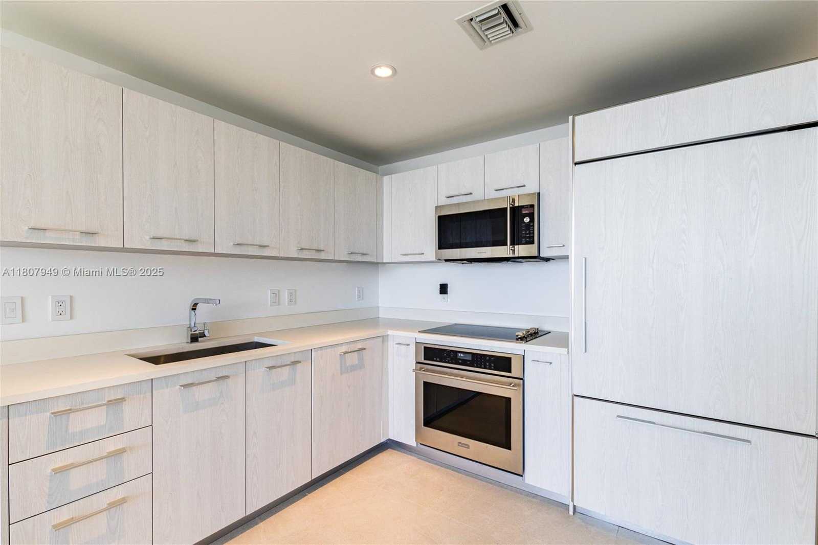 Small Image of 45 SOUTH WEST 9TH ST #3302, Miami Number 6