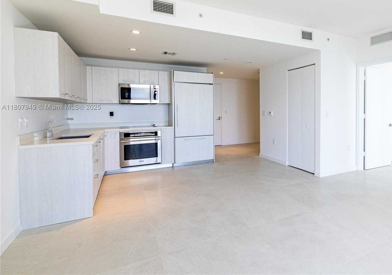 Small Image of 45 SOUTH WEST 9TH ST #3302, Miami Number 7