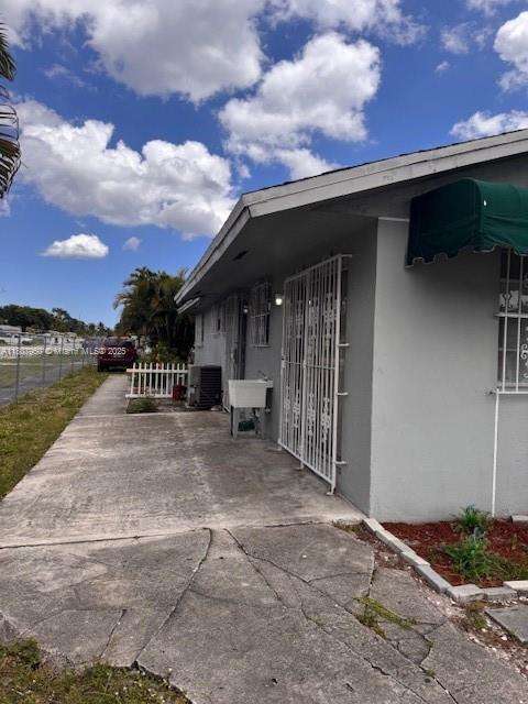 Small Image of 285 SEAMAN AVE, Opa-Locka Number 2
