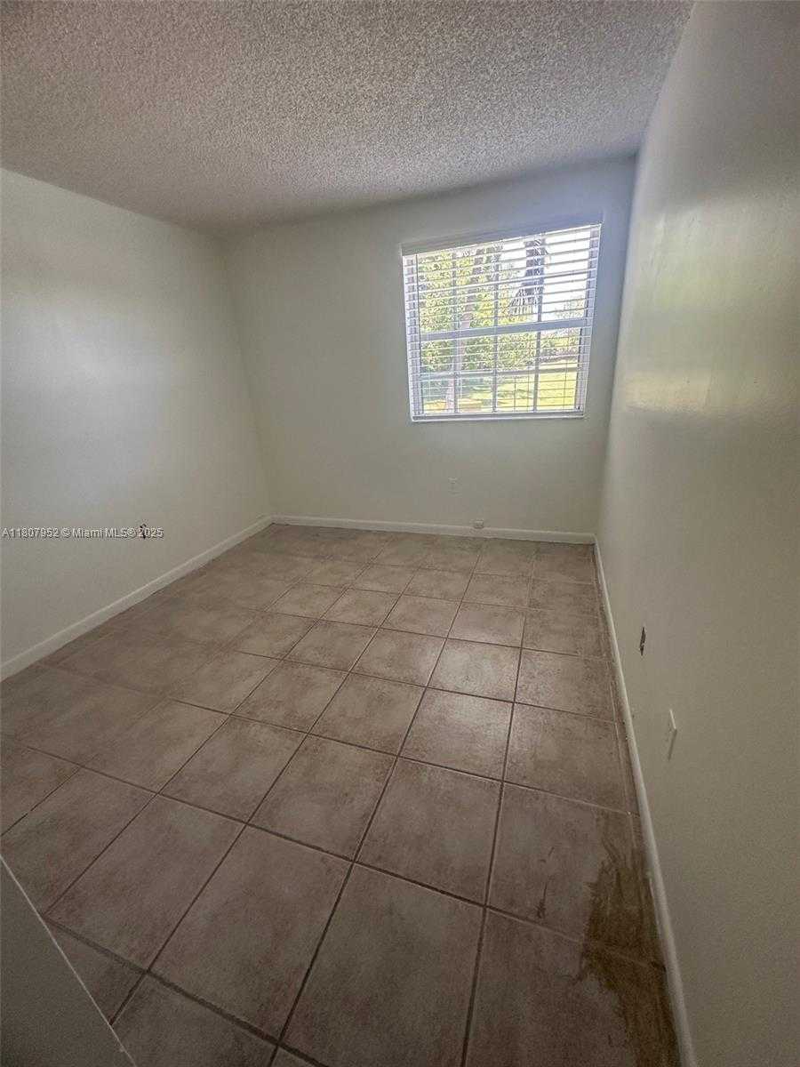 Small Image of 9741 FONTAINEBLEAU BLVD #H109, Miami Number 7