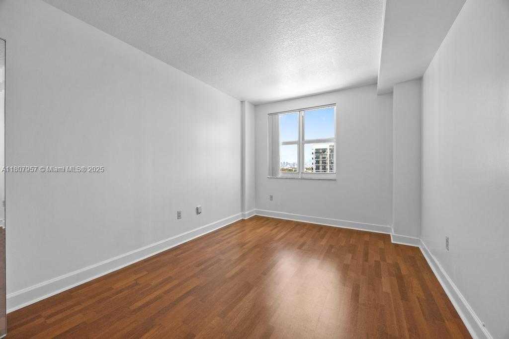 Small Image of 50 MENORES AVE #805, Coral Gables Number 10