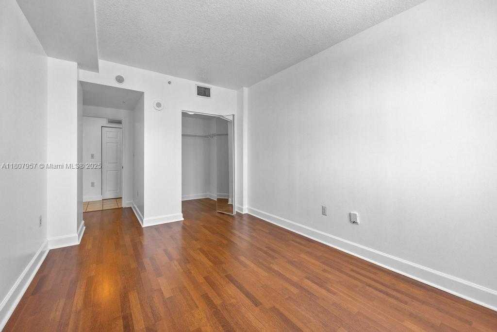 Small Image of 50 MENORES AVE #805, Coral Gables Number 11