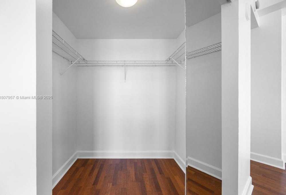 Small Image of 50 MENORES AVE #805, Coral Gables Number 12
