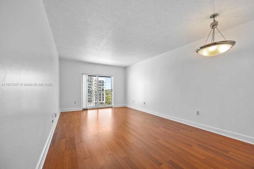 Small Image of 50 MENORES AVE #805, Coral Gables Number 13