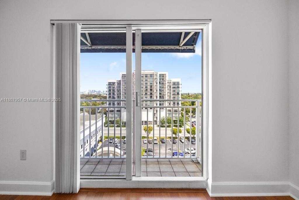 Small Image of 50 MENORES AVE #805, Coral Gables Number 17